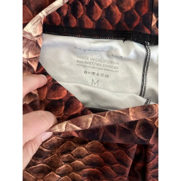 RARE Niyama Sol dragon scale leggings sz M, no longer in print yoga GOT inspired - Picture 3 of 6